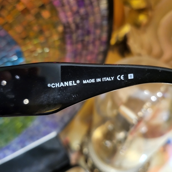 Vintage Chanel  Black Camilla Flower Sunglasses (preowned full set). - Picture 6 of 11